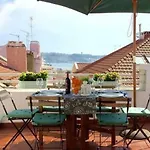 Art-Deco Apartment In Belem